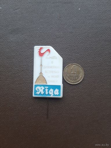 Значок пластик В память о дружеских встречах 1966