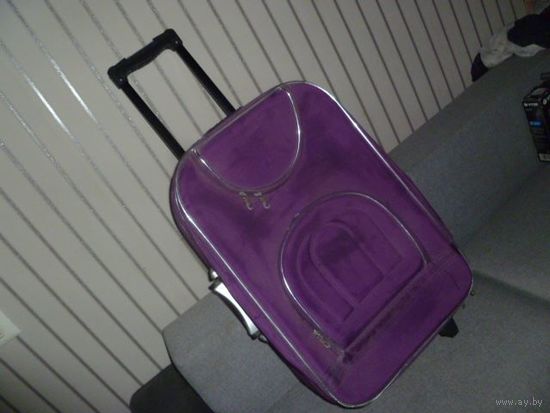 Чемодан дорожный