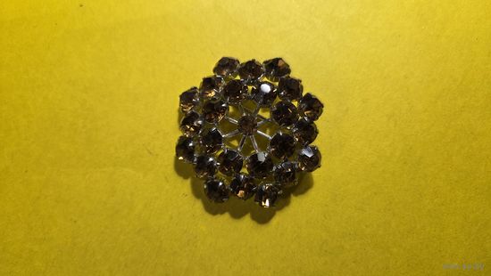 Старая брошь.