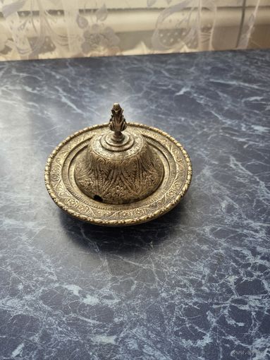 Винтажная бронзовая пепельница