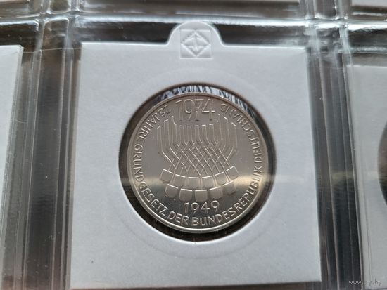 5 марок 1974 F 25 лет со дня принятия конституции ФРГ! Серебро 11.2 грамма 625 пробы 0,225 унции! ВОЗМОЖЕН ОБМЕН!