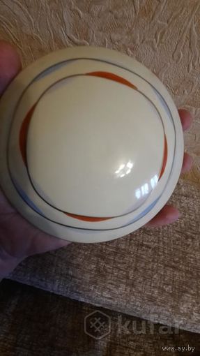 Старая фарфоровая крышка (может крышка масленки)