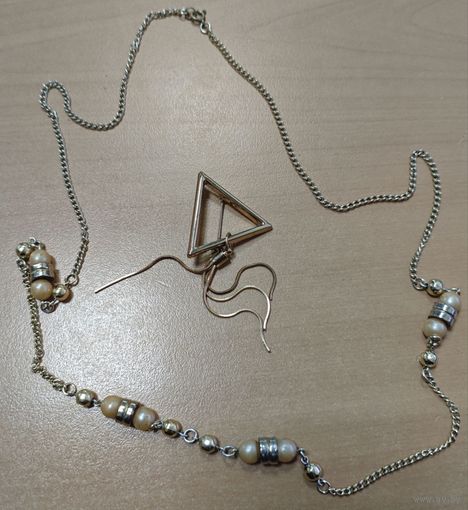 Бижутерия. Бусы и брошь. Старенькие