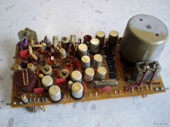 Плата с деталями времен СССР