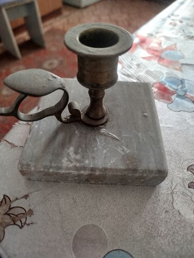 Старый подсвечник.