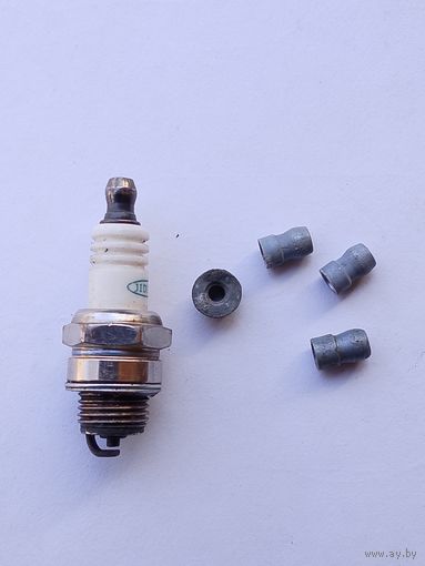 Навертыш на автомобильную свечу зажигания. Цена за один.
