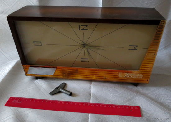 Часы механические с боем, СССР... 70-ые годы, "Весна". Бой - час и полчаса. Деревянный корпус. В рабочем и в хорошем состоянии...