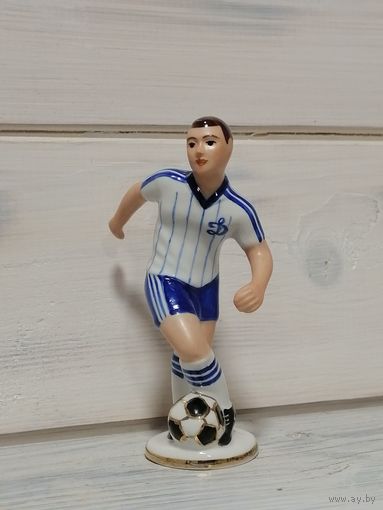 Фарфоровая статуэтка "Футболист" Вербилки.