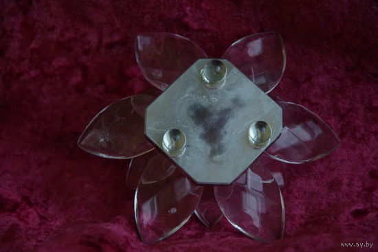 Статуэтка " Цветок лотоса " ( стекло ) целая , высота 5 см, диаметр 10 см