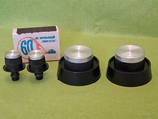 Комплект ручек управления для ламповой радиолы Ригонда