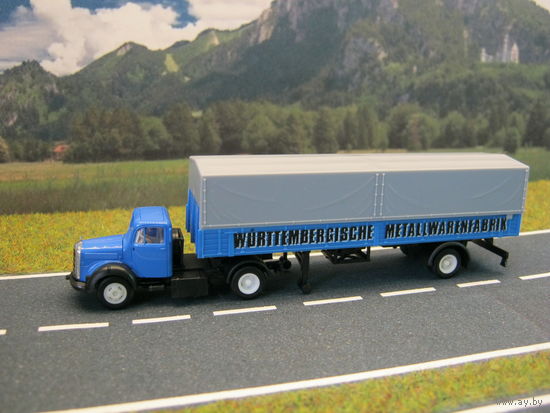 Модель грузового автомобиля Mercedes-Benz(7). Масштаб НО-1:87.
