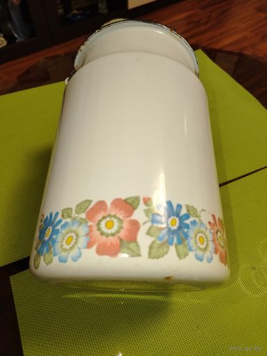 Ретро СССР!!! Бидончик эмалированный для молока, 3 литра, высота -22 см, крышка - 6 см, диаметр по горловине - 14 см.