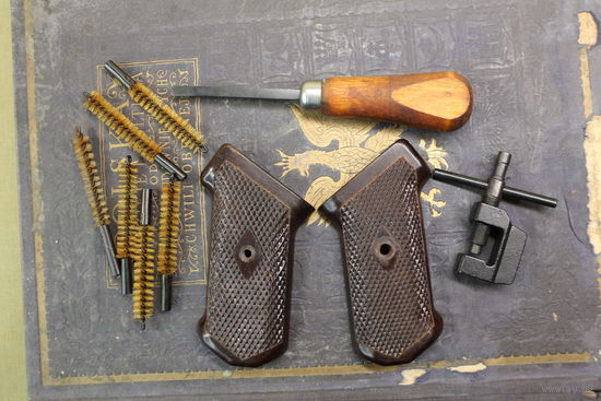 Накладки АК-47, ёршики, мушкадав, отвёртка Наган, новые. одним лотам. Распродажа коллекции вещей. С РУБЛЯ! АУКЦИОН!