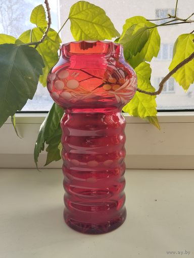 Ваза рубиновое стекло. Нёман, БССР