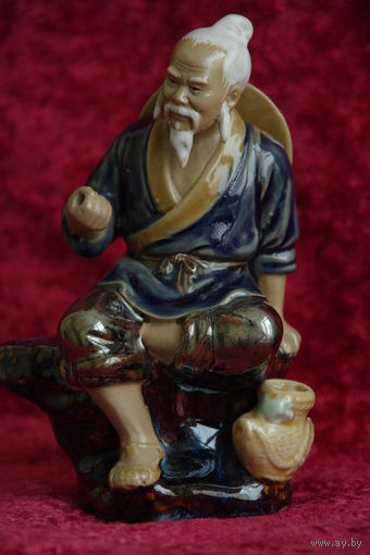 Статуэтка фарфоровая  18 см  ( целая )