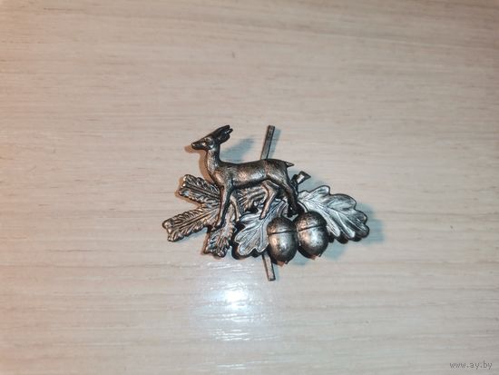 Металлический, охотничий знак, зацепы целые.