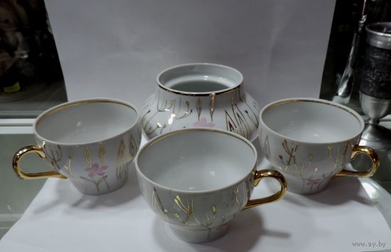 Сахарница  и 3 чайные чашки 70-80-е годы СССР.