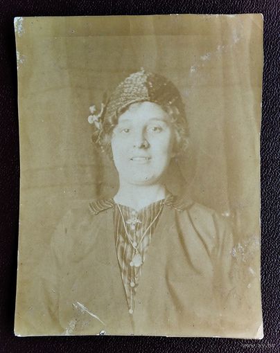 Фото женщины. 1920-е (?) г. 8х10 см.
