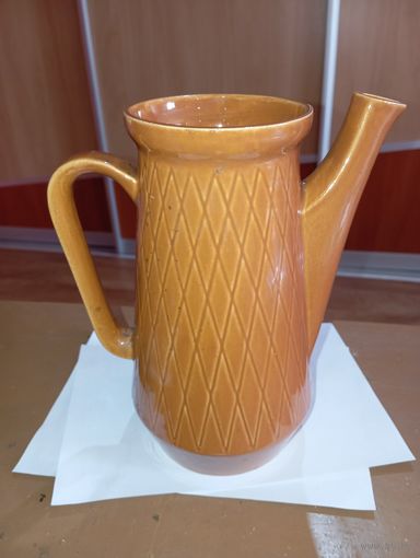 Керамический чайник СССР . Высота 20 см . С подписью мастера .