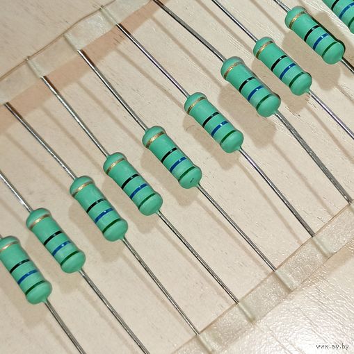3 Вт. 56 Ом ((цена за 30 штук)) резисторы. 3Вт уменьшеные. 56Ом