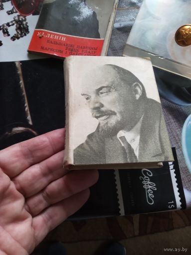 Ленин книга в стекле.