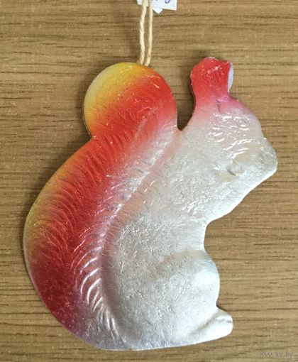 Игрушка ёлочная Белка с орехом (сказка), картон. СССР