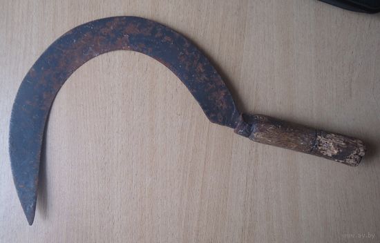 Серп непонятного назначения