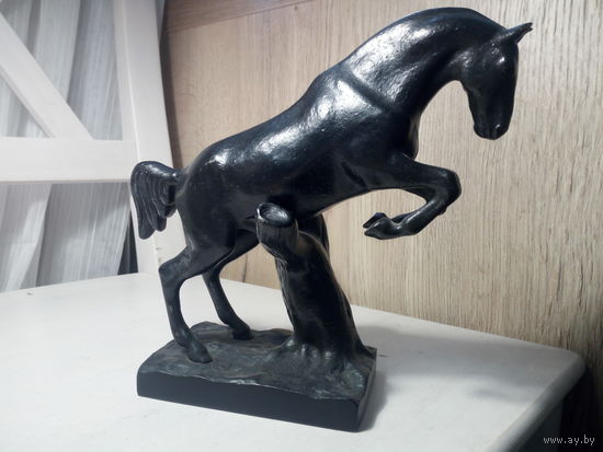 Коллекция Касли-Куса. Конь прыгающий через пень. Касли 1977.