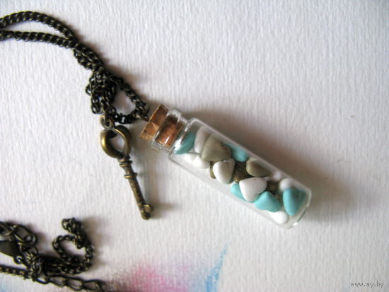 Подвеска с бутылочкой и ключиком