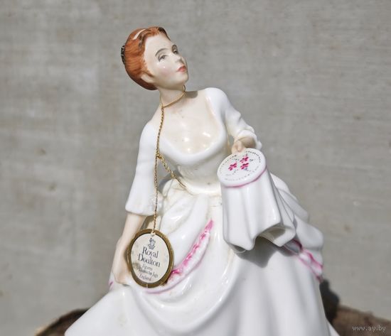 Royal Doulton вышивальщица статуэтка