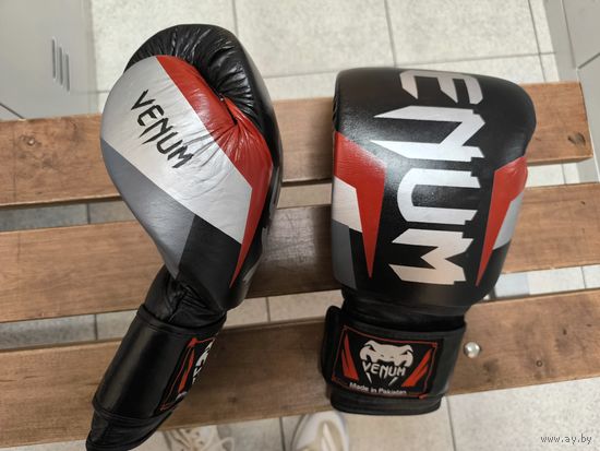 Боксерские перчатки Venum 16oz