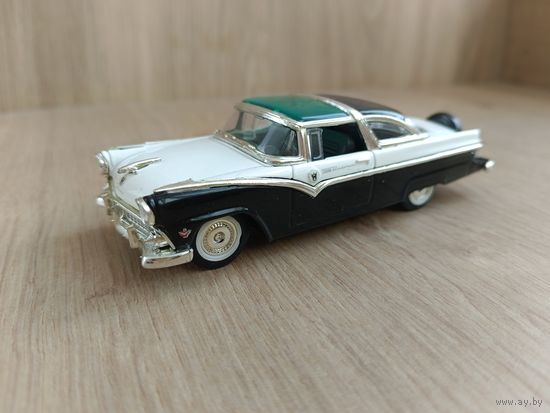 1/43 Yat Ming Ford Fairlane Crown Victoria