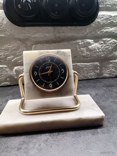 Часы настольные "молния"