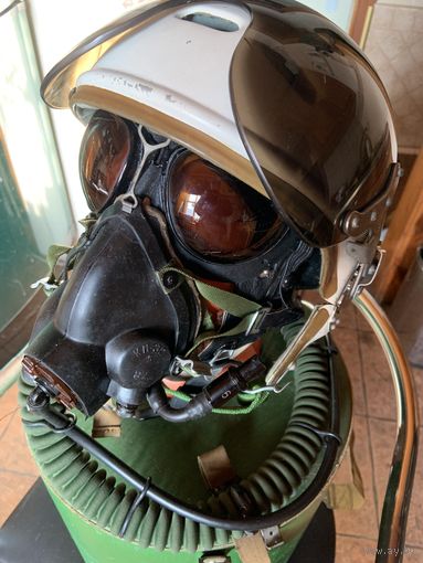 ПОЛНЫЙ !!! комплект 1989 г. советского лётчика для любого аукциона мира : ЗШ-3 в байковом чехле и паспортом и в тубусе по-родне, мягкий шлем зимний с доп.ремешками и ларингофонами.