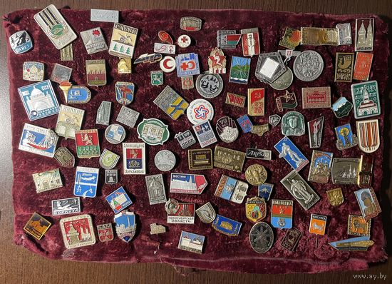 Лот 2. Значки