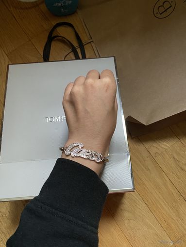Шикарный браслет Guess с лого в стразах, не надевала