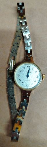 Винтажные наручные часы чайка 17 камней , сделано в СССР с боку клеймо Т ( тритий )