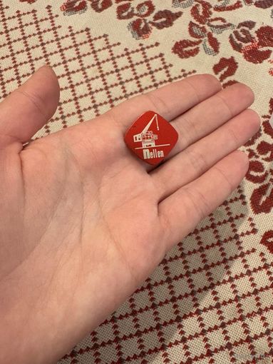 Nellen ЗНАЧОК С РУБЛЯ