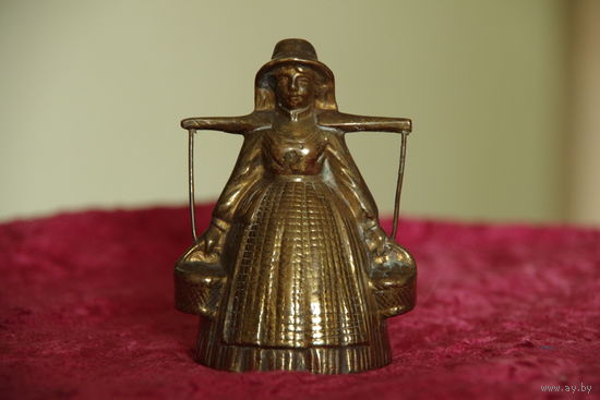 Колокольчик бронзовый  ( диаметр 5,5 см , высота 9 см )