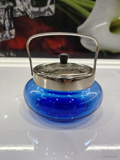 С 1 рубля!!! Сахарница кобальтового цвета с металлической крышкой, украшенной растительными элементами, мНЦ (медь-никель-цинк), стекло, Вольнянский завод столовых приборов им. Шевченко (ЗiШ, ЗиШ), ССС