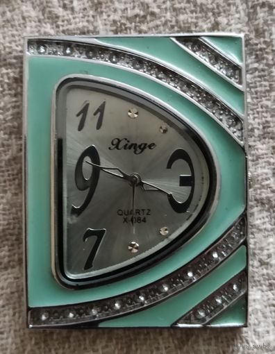 Кварцевые женские редкие  часы бренда Xinge (модель X-084) авангардного дизайна.