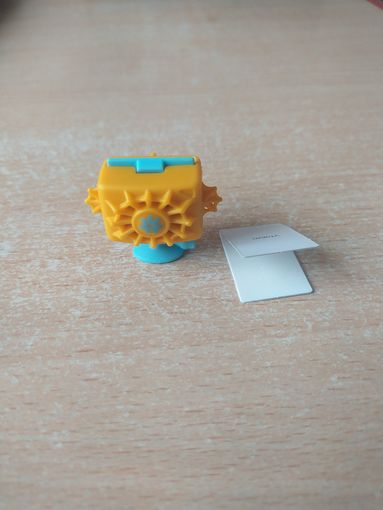 Киндер игрушка из серии "Маша и Медведь.