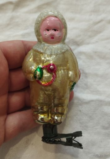 Ёлочная игрушка мальчик с погремушкой