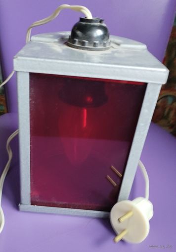 Красная лампа для фотопроявки