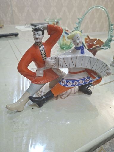 Статуэтка фарфор