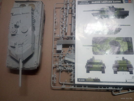 Модель танка DANISH LEOPARD 2A5DK 1:35  недособранная , возможно некомплектная.