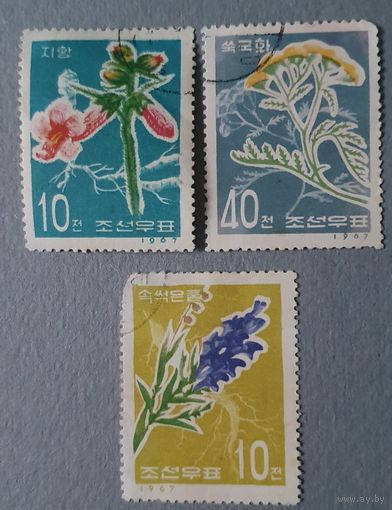 КНДР цветы 3шт