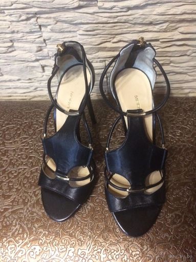 Босоножки кожа, Maria Esse, Италия, 35 размер. Длина стельки примерно 22,5-23 см, шпилька 8,5 см, очень красивые босоножки, качественная натуральная кожа, идеальное состояние.