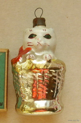 Ёлочная игрушка. Котик в корзинке.