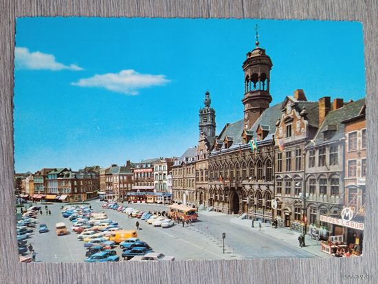 Отели (гостиницы). Монс, отель и площадь